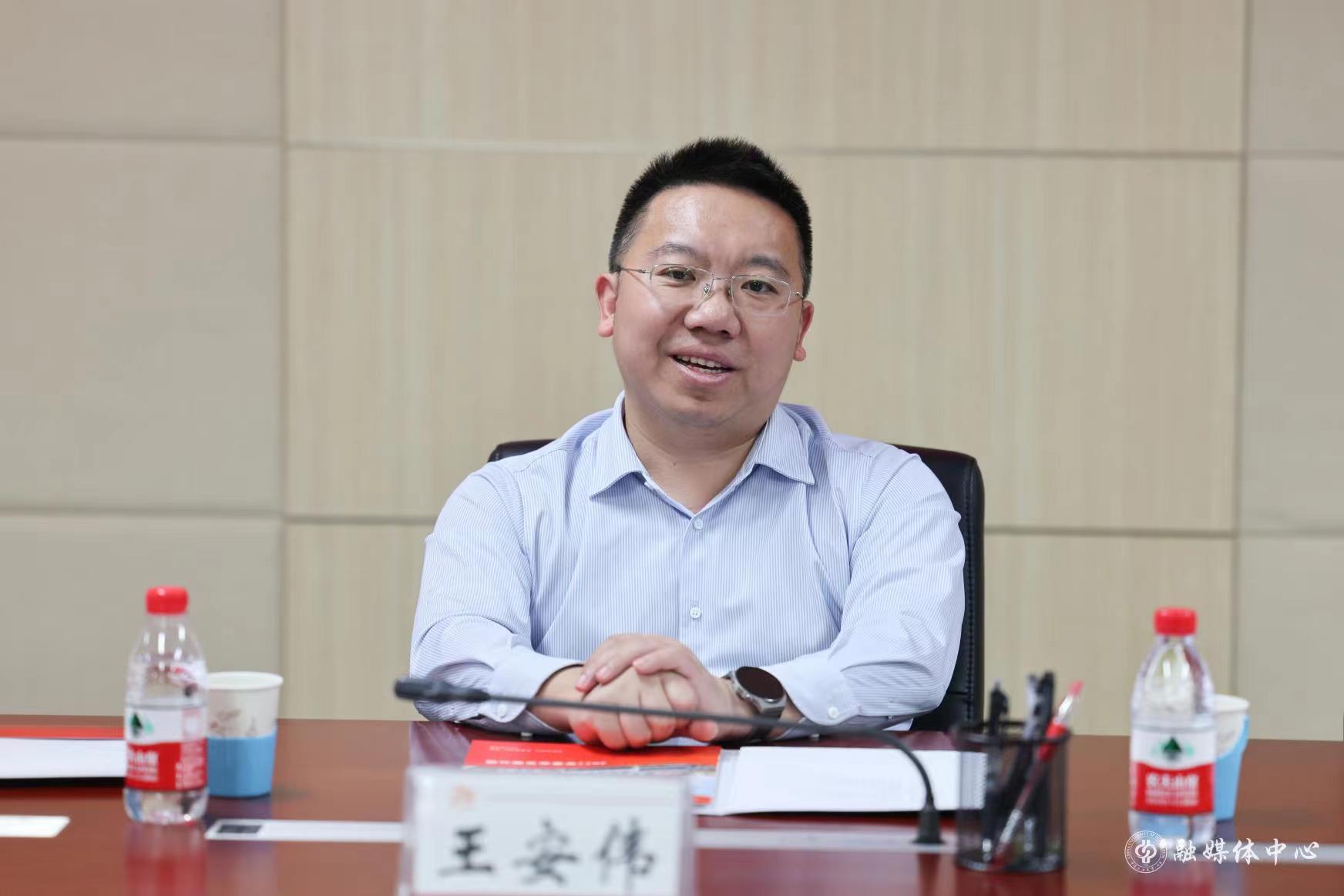 王.jpg
