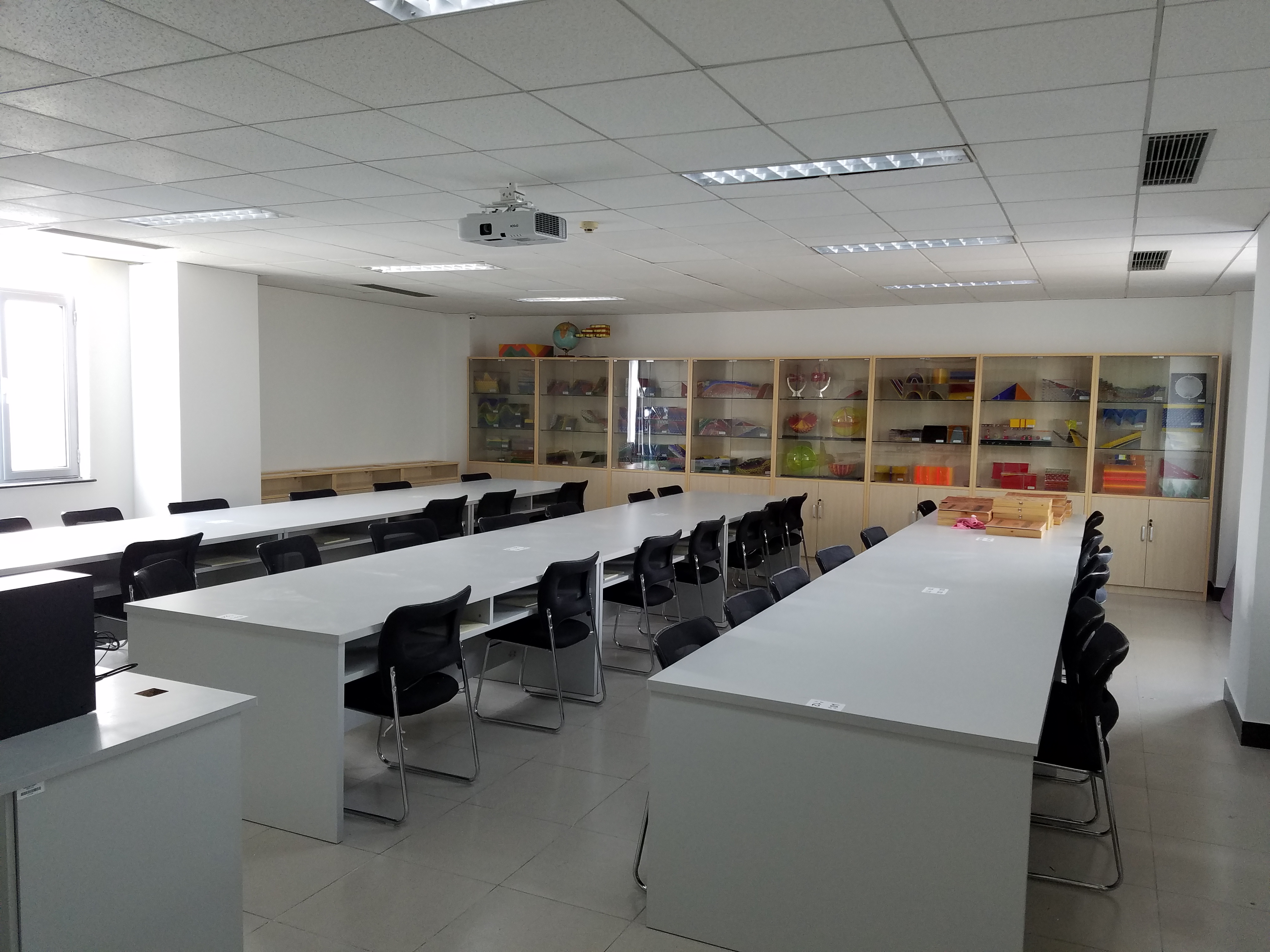 714构造地质学实验室.jpg